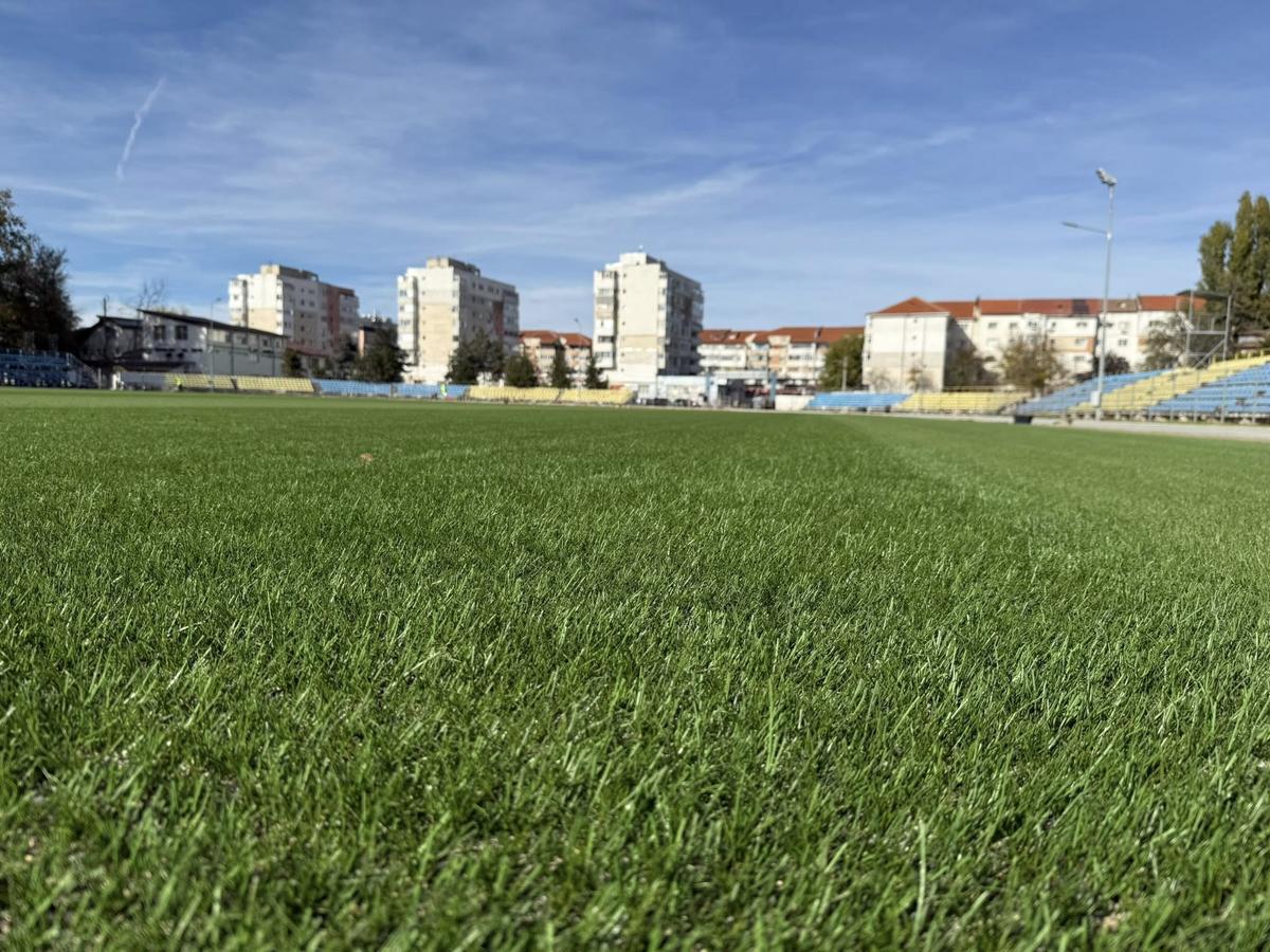 Gazonul pe stadionul din Slobozia