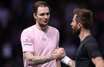 „Bine că locuiește în Paris, să ia un taxi” » Înțepături între Alexander Bublik și Corentin Moutet, după duelul din capitala Franței