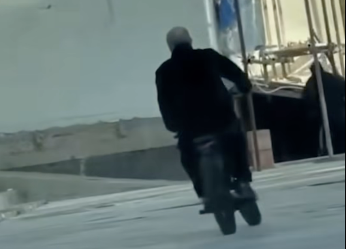 Ce căuta Gigi Becali pe motocicletă în curtea bisericii: „I-am făcut proba, dar nu-mi place”