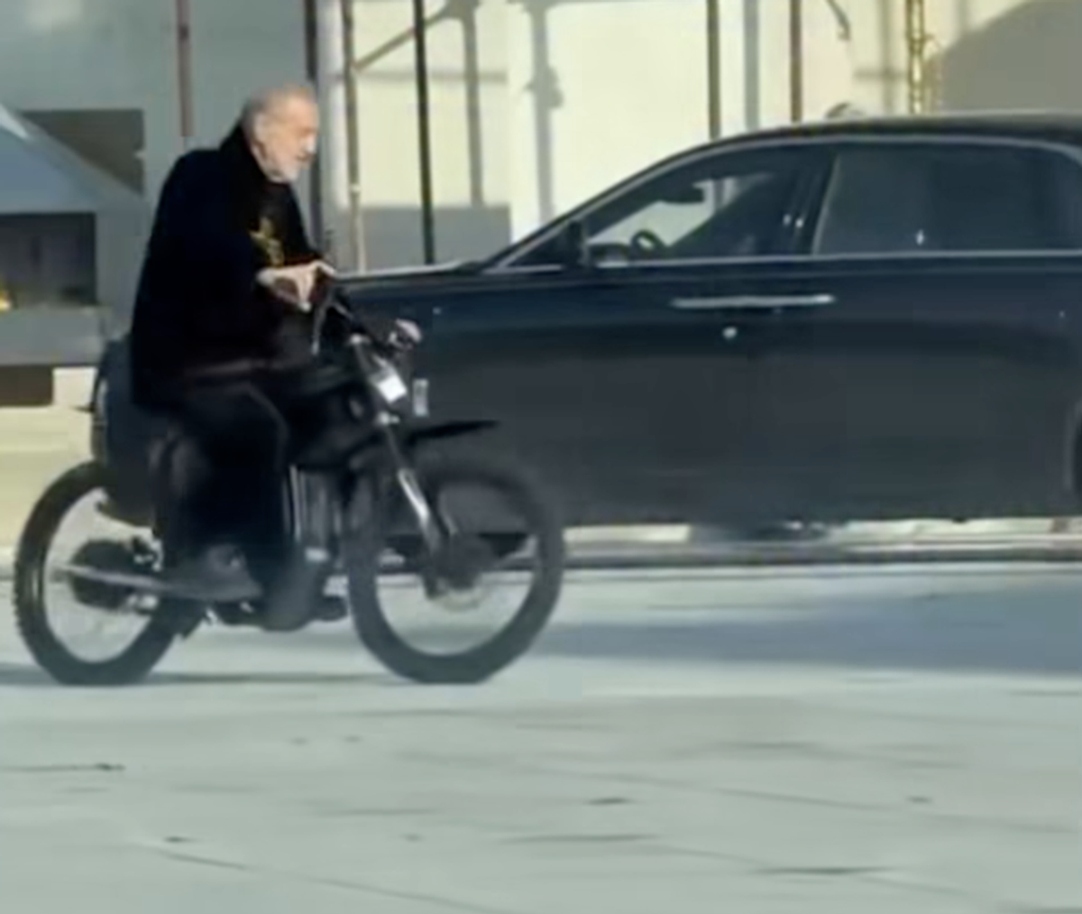 Ce căuta Gigi Becali pe motocicletă în curtea bisericii: „I-am făcut proba, dar nu-mi place”