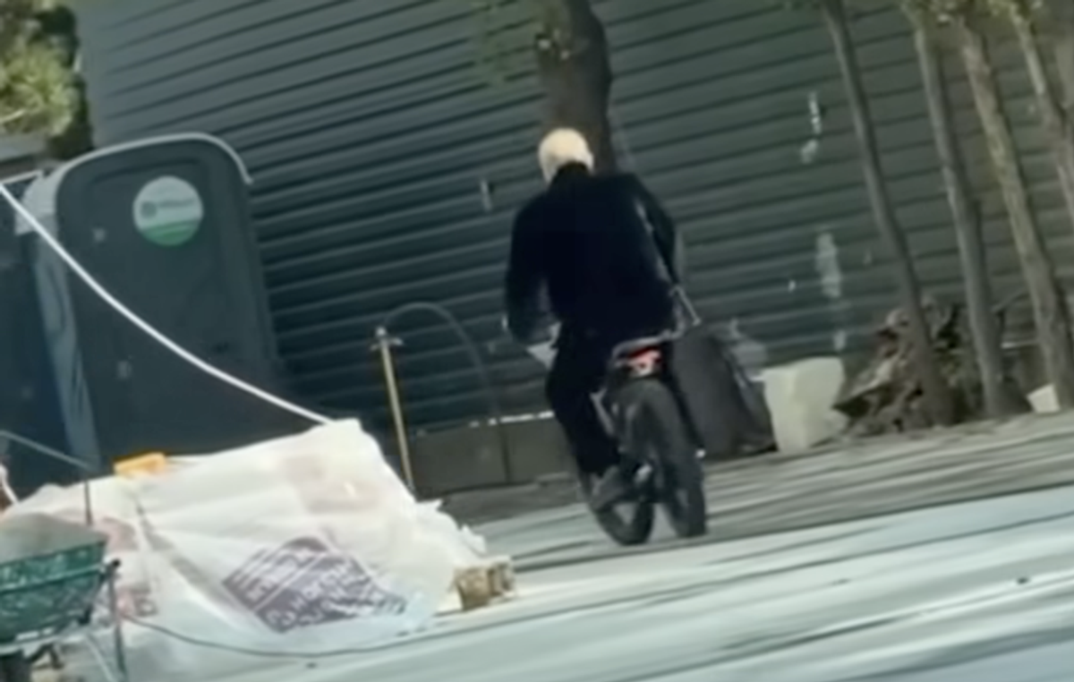 Ce căuta Gigi Becali pe motocicletă în curtea bisericii: „I-am făcut proba, dar nu-mi place”