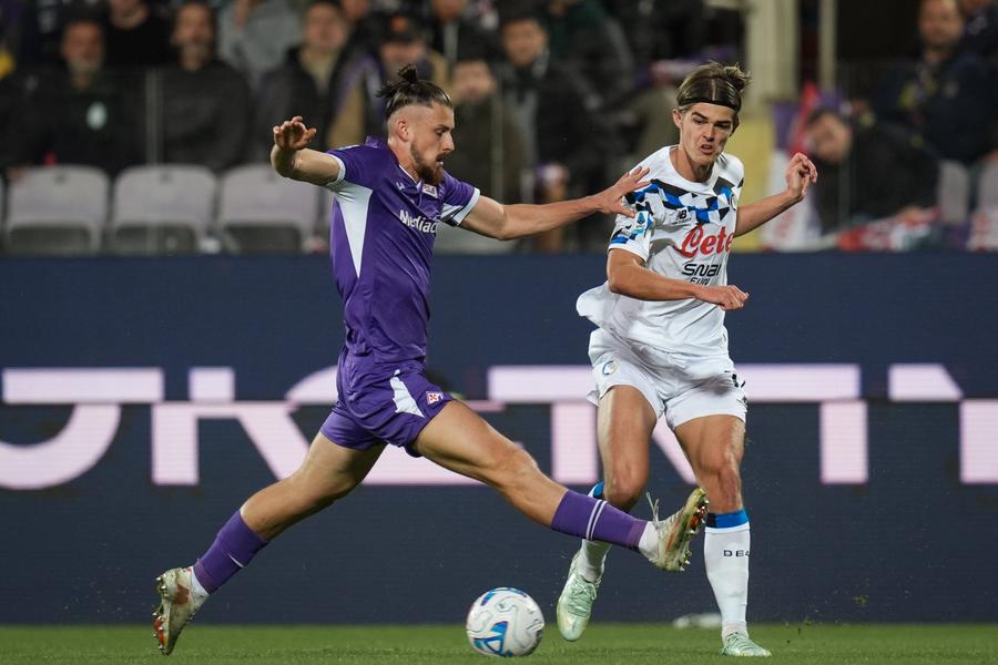 Radu Drăgușin, notat cu 6 și 5 după prestația din meciul cu Atalanta // foto: imago images Notele lui Radu Drăgușin, după Fiorentina - Atalanta: „I-a lăsat adversarului prea mult timp și spațiu”