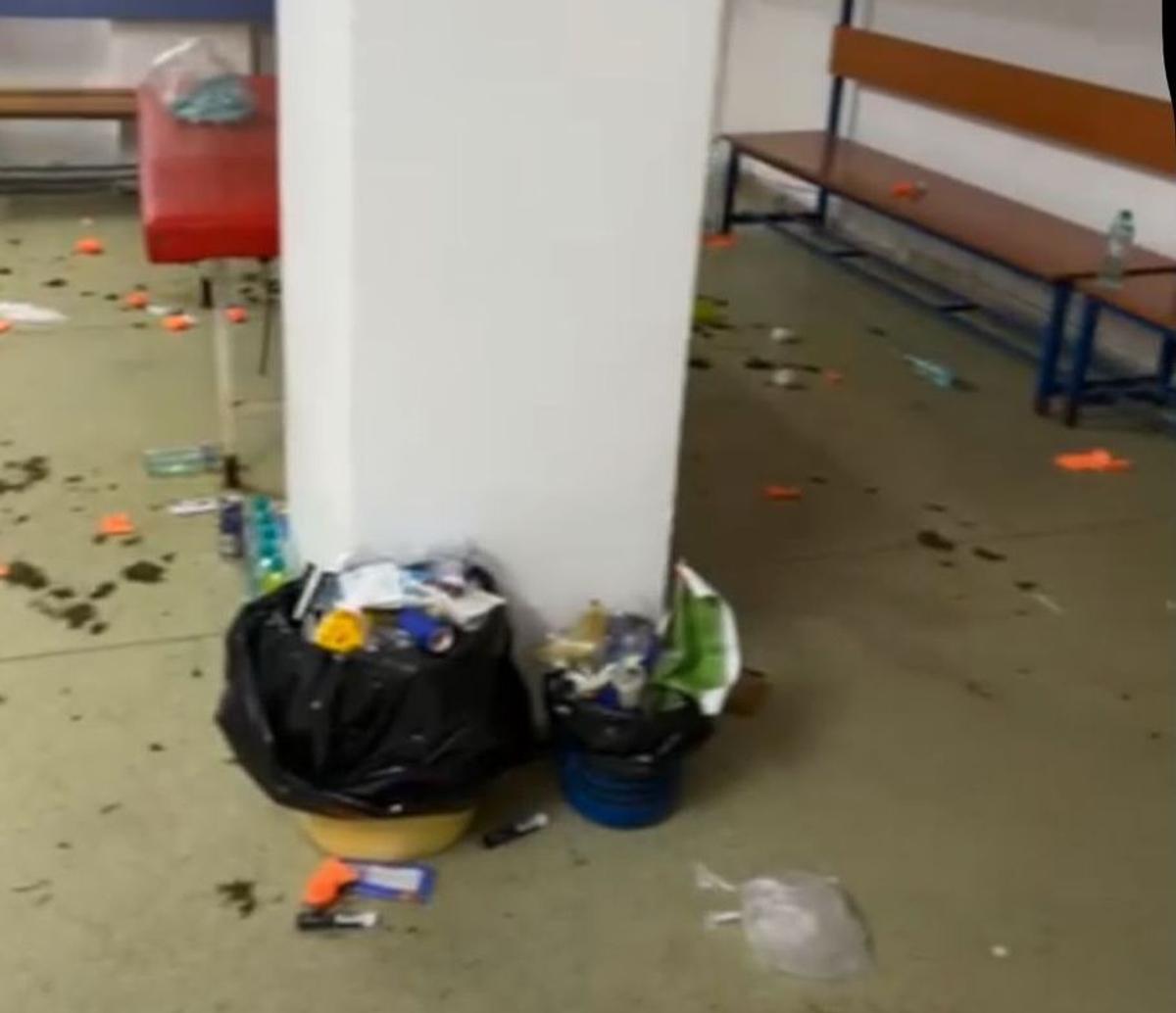 Ce a lăsat în urmă trupa lui Reghe după înfrângerea de la Bistrița » Imaginile apărute după miezul nopții: „Mulțumim, FCSB!”