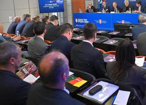 Nimeni nu vrea să preia conducerea Federației de fotbal! Adunarea a fost amânată din nou, iar UEFA vrea să intervină de urgență