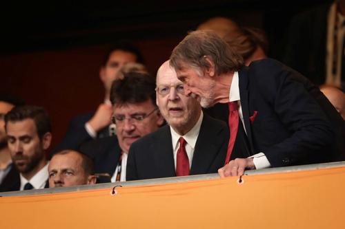 Copreședintele Avram Glazer, alături de președintele Jim Ratcliffe, în lojă înaintea finalei Europa League 2024-2025, pierdută de Manchester United / Foto: Imago