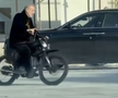 Gigi Becali, pe bicicletă electrică în curtea bisericii