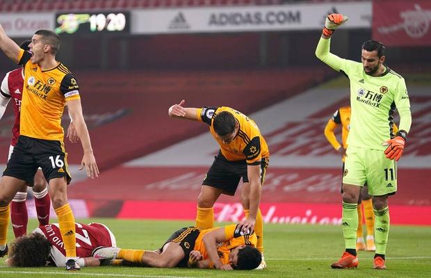 UPDATE Accidentare de coşmar a lui Raul Jimenez: „A fost oribil! Şocant!” » Atacantul lui Wolves, operat