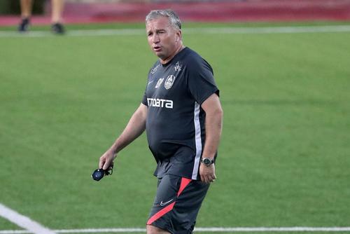 Dan Petrescu, 52 de ani, liber de contract după despărțirea de CFR Cluj, l-ar putea înlocui pe Neil Lennon (49) la Celtic Glasgow.