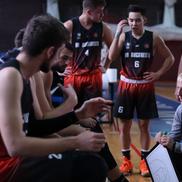 Foto: O scurtă ședință tactică ținută de antrenorul Răzvan Romilă FOTO Cristi Preda