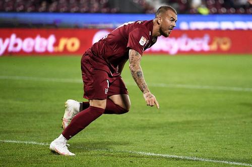 Atacantul Denis Alibec (30 de ani) a fost exclus de Dan Petrescu (53 de ani) din lotul campioanei CFR Cluj.