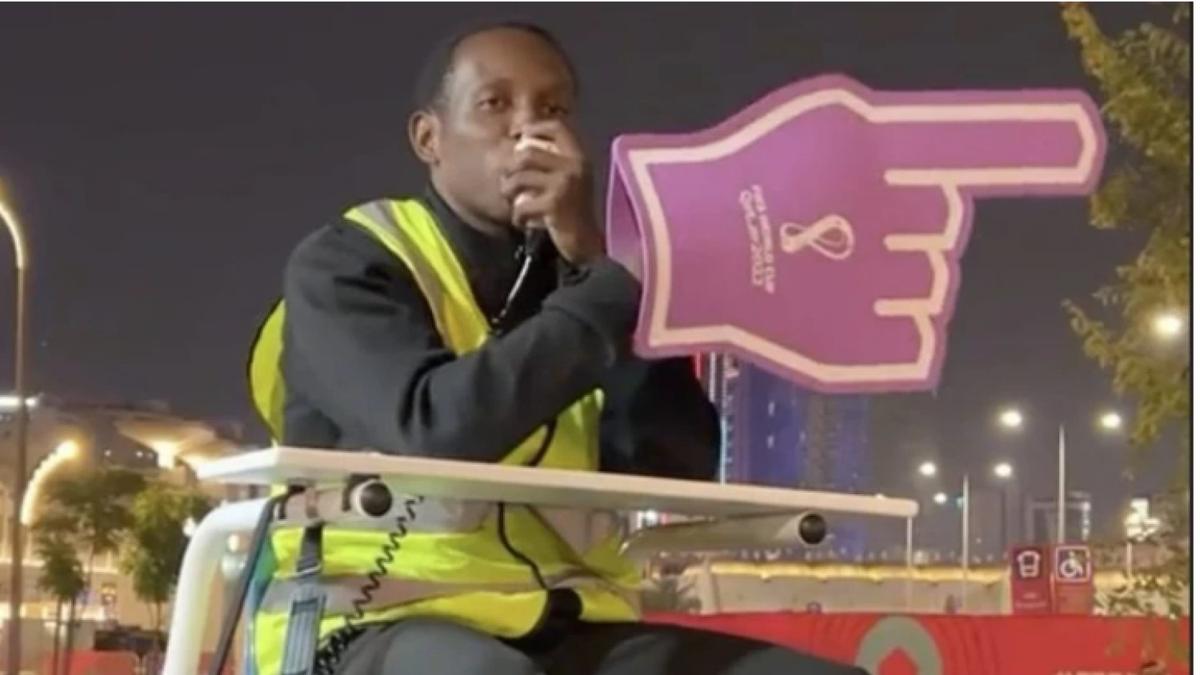 Viralul Mondialului: „Metro? This way!” » Un voluntar face spectacol la CM 2022
