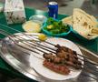 Explozie culinară pe străzile din Doha » Cât costă cele mai delicioase feluri de mâncare și dulciuri
