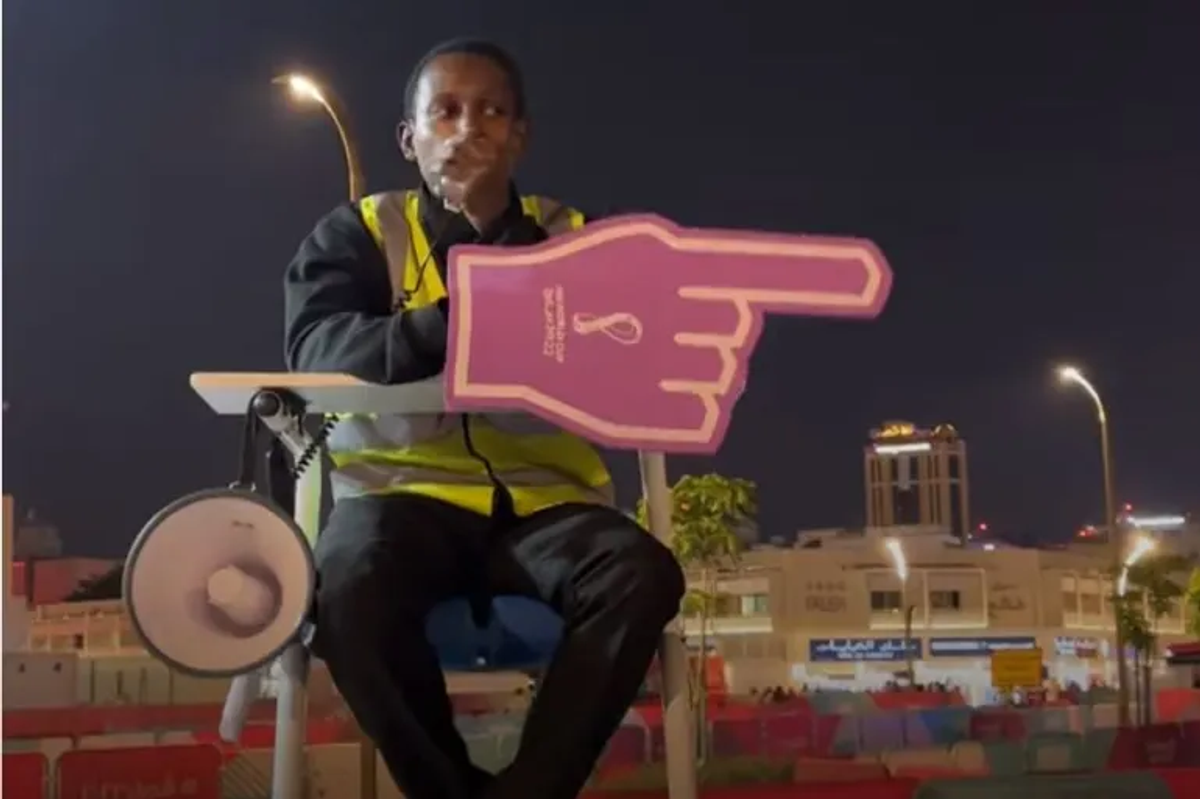 Viralul Mondialului: „Metro? This way!” » Un voluntar face spectacol la CM 2022