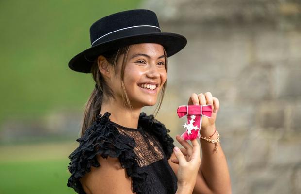 Emma Răducanu a primit titlul de Membru al Ordinului Imperiului Britanic din partea regelui Charles al III-lea