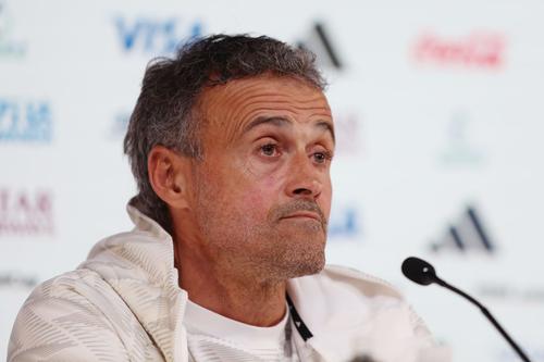 Luis Enrique (52 de ani) le cere antrenorilor să conștientizeze că fotbalul se joacă pentru suporteri și să abandoneze strategiile ultradefensive.