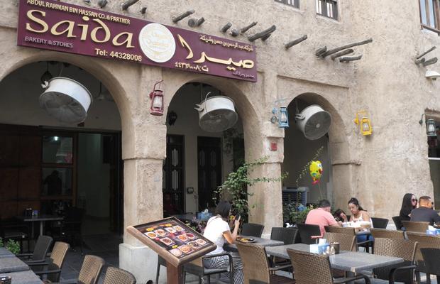 Explozie culinară pe străzile din Doha » Cât costă cele mai delicioase feluri de mâncare și dulciuri