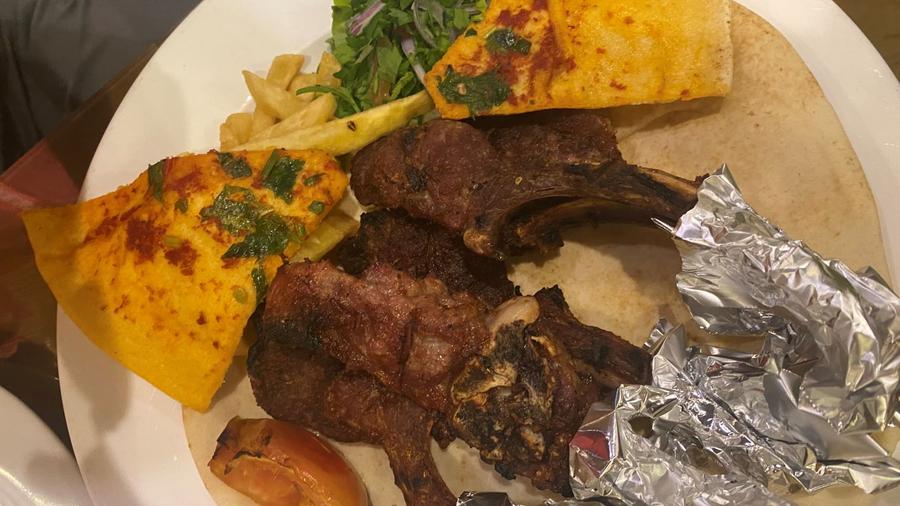 Explozie culinară pe străzile din Doha » Cât costă cele mai delicioase feluri de mâncare și dulciuri