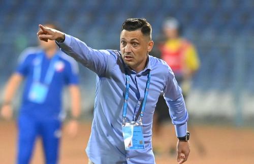 La finalul meciului Chindia - CS Universitatea Craiova 1-1, Mirel Rădoi (41 de ani) și-a criticat dur jucătorii. Printre altele, antrenorul oltenilor a fost extrem de deranjat de Ivan Martic