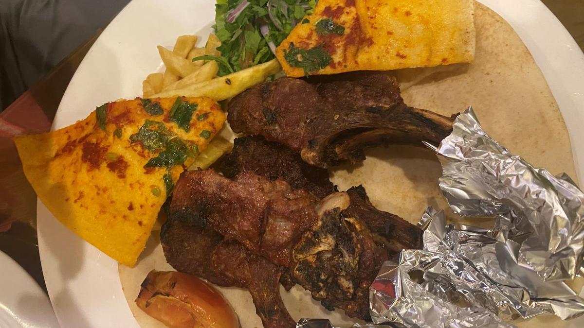 Explozie culinară pe străzile din Doha » Cât costă cele mai delicioase feluri de mâncare și dulciuri