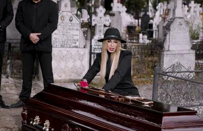 Video șocant cu Anamaria Prodan. Mesaj sumbru pentru „Soarele meu”, direct din cimitir: „Ți-am dat bani, ți-am luat mașină. Ți-am luat casă cu grădină”