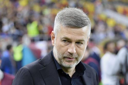 Selecționerul Edward Iordănescu (45 de ani) le-a transmit un mesaj românilor, cu ocazia zilei de 1 decembrie.