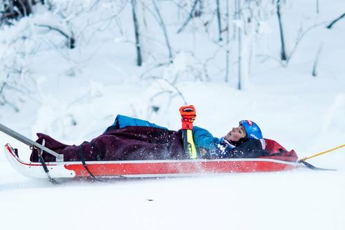 Mikaela Shiffrin scoasă pe sanie după căzătura de la Killington Foto: Imago