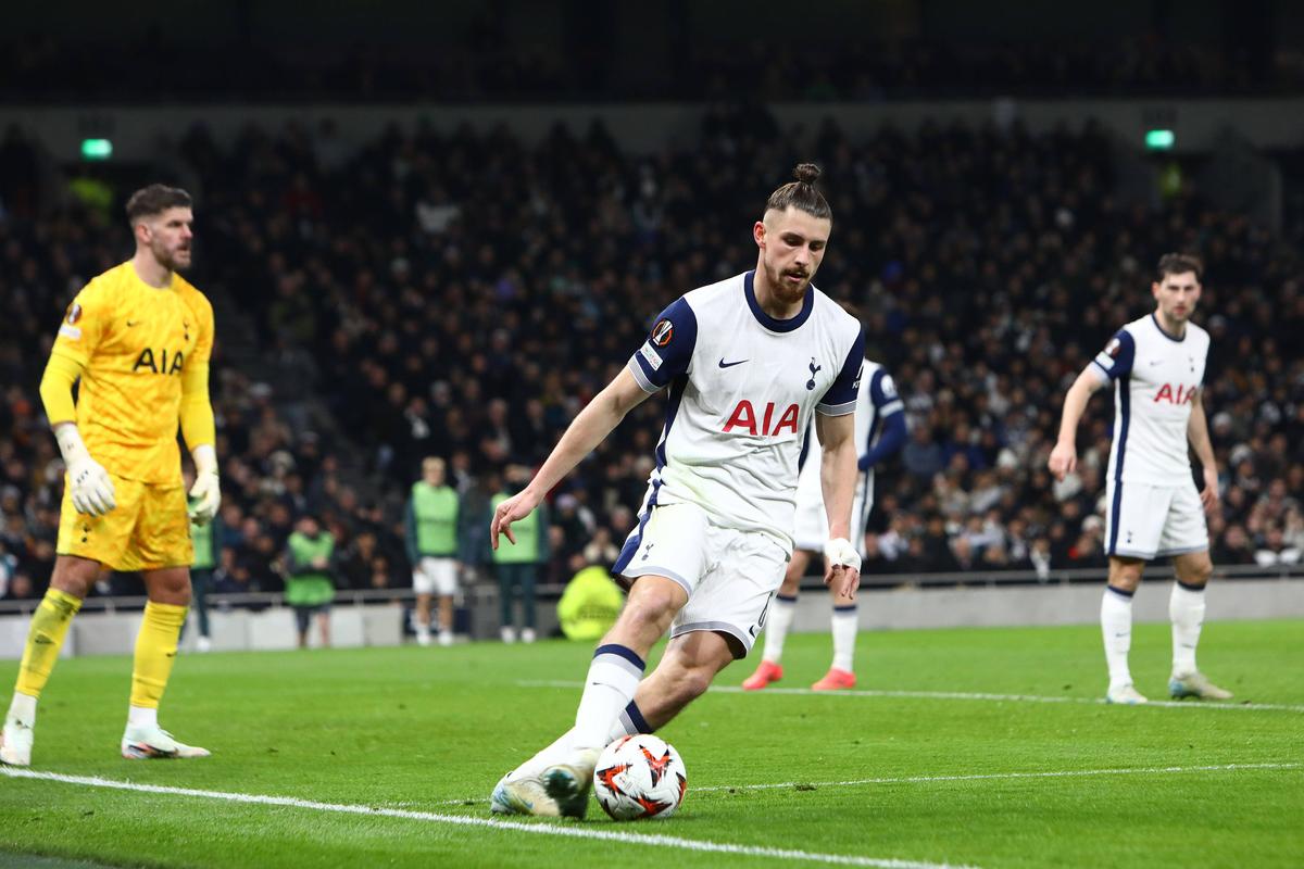 Ce scrie presa din Anglia despre Radu Drăgușin, înainte de Tottenham - Fulham