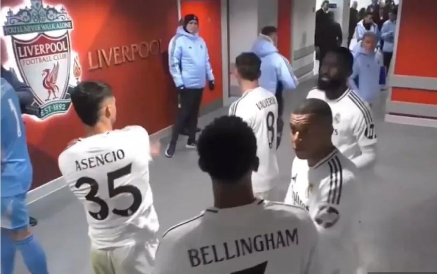 Imagine de pe tunelul care vine de la vestiarele de pe Anfield Road captată de camerele CSB Sports Radiografia crizei lui Mbappe. „E devastat emoțional! Colegii îl izolează, Bellingham îl umilește”