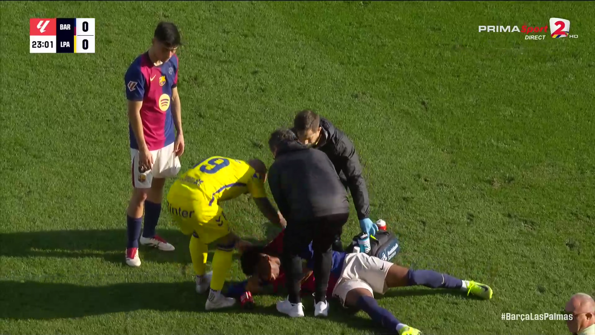 Momente de panică la Barcelona! Alejandro Balde a primit un umăr în gât