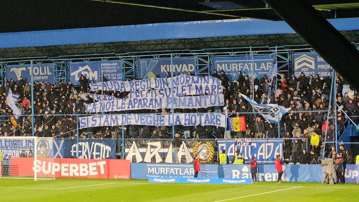 Incredibil cum au reușit ultrașii FCSB să bage un banner la meciul cu Farul: „Lasă-i... decât să rupă scaunele”