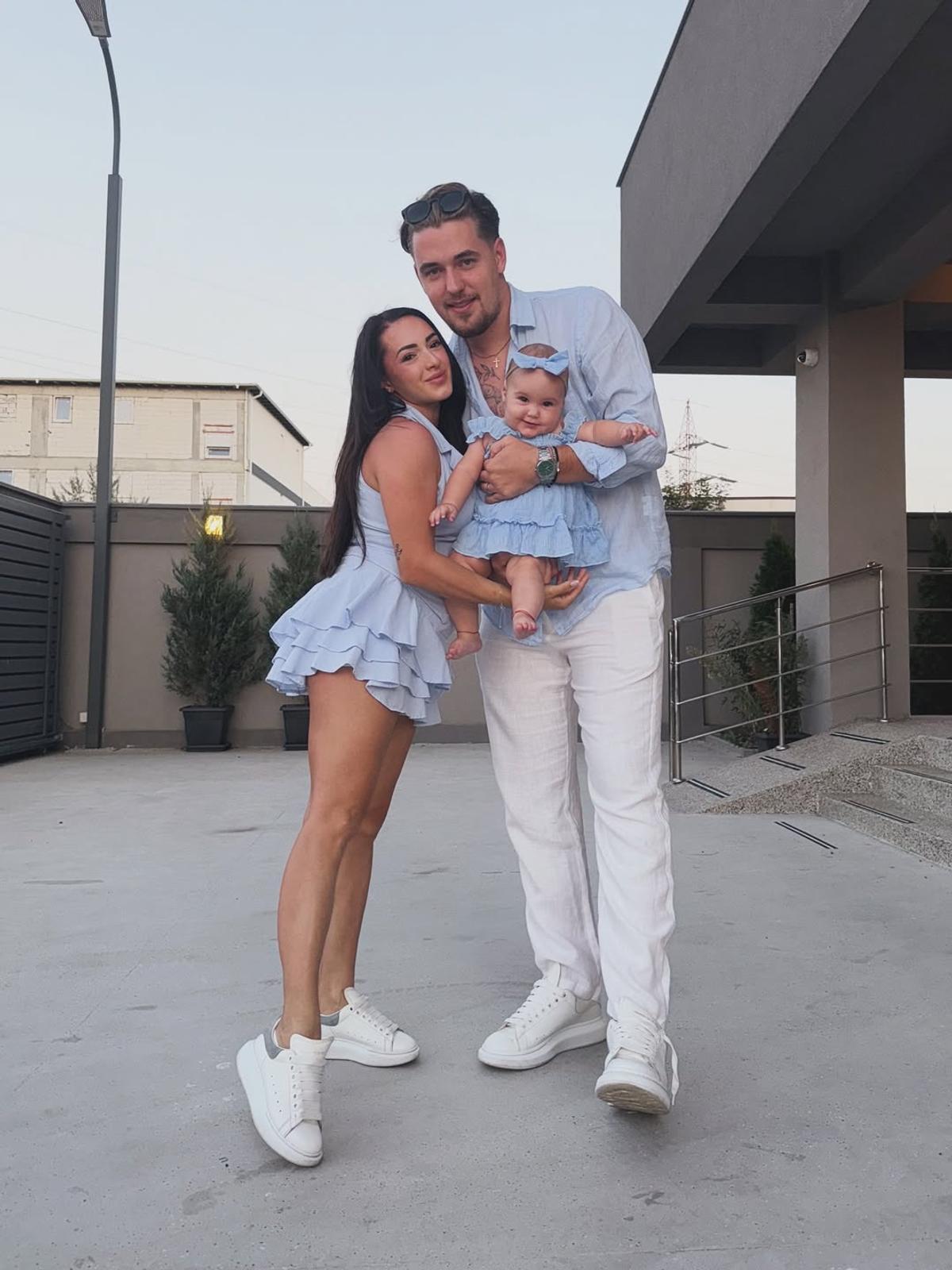 Larisa Iordache și soțul ei, părinți ai unei fetițe