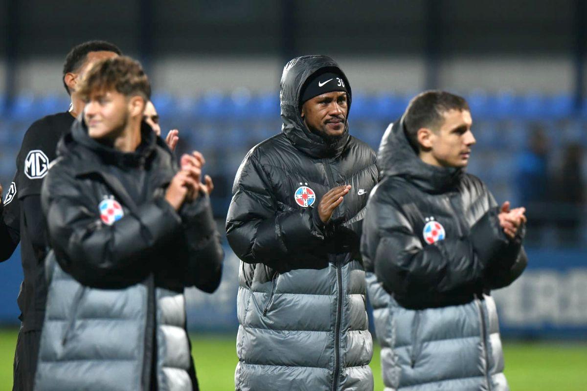 Ce s-a întâmplat pe gazon, imediat după Farul - FCSB » Jucătorii campioanei au sărbătorit cu manele în vestiar
