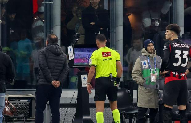 Verdictul oficial în scandalul penaltyului de la AC Milan - Lazio » Un arbitru suspendat, altul scapă cu mustrare!