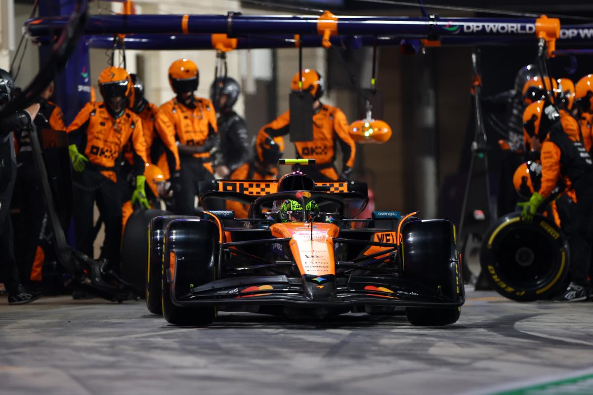 Max Verstappen câștigă în Qatar și duce lupta la titlu în ULTIMA etapă! Mutarea care i-a dat mat lui McLaren
