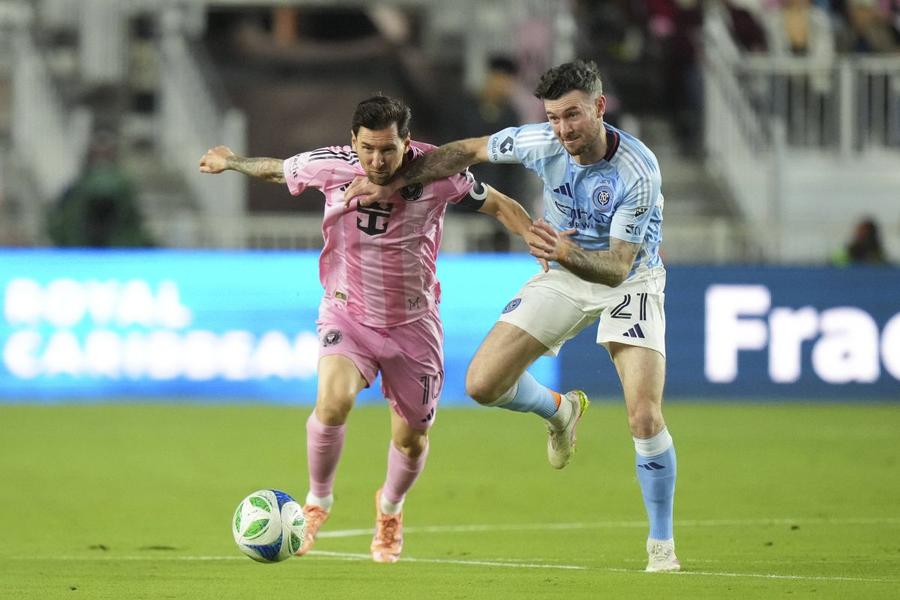 Lionel Messi nici prin fault nu poate fi oprit / Foto: Imago Finală de vis în MLS! Lionel Messi vs Thomas Muller