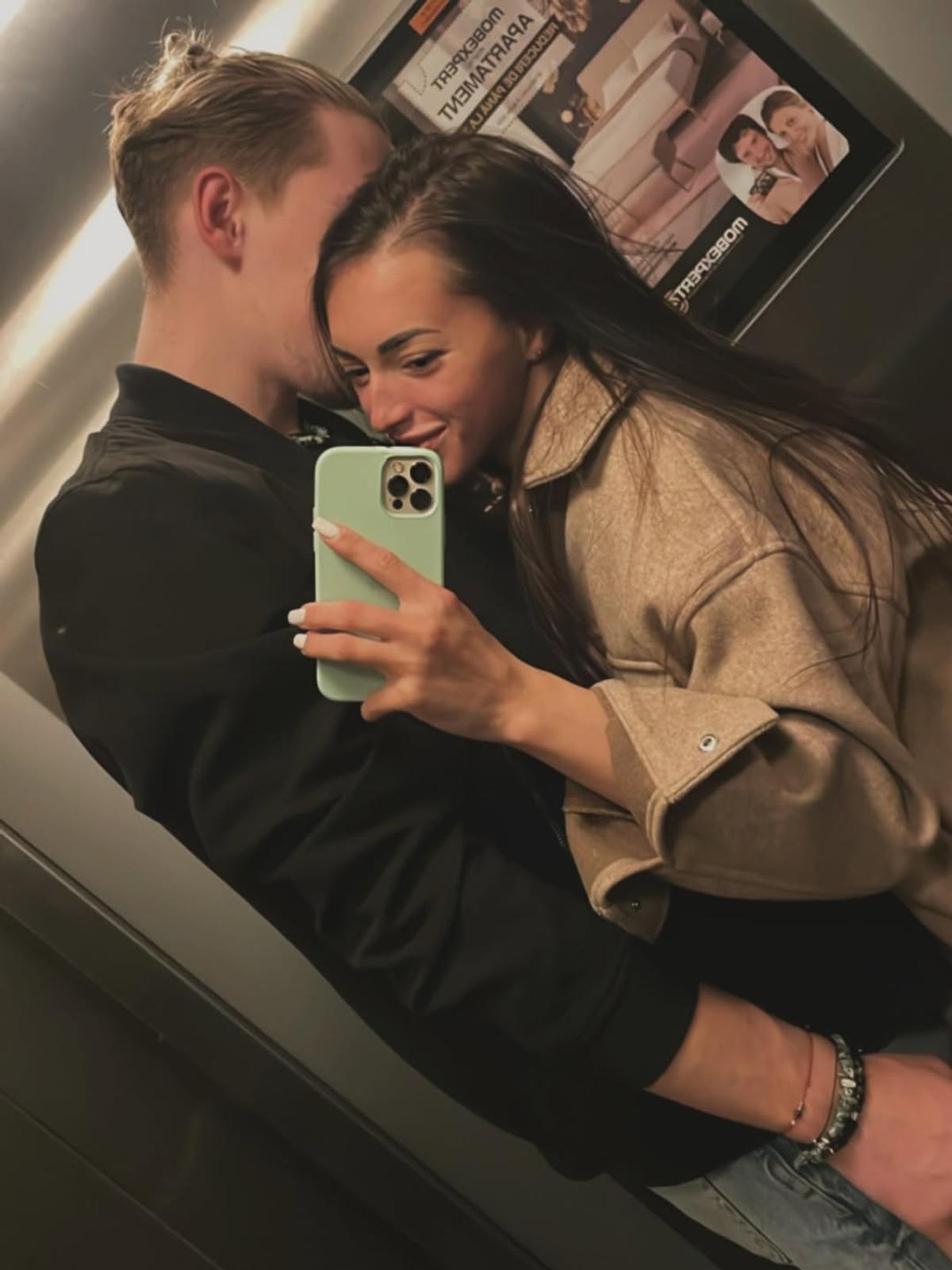 Larisa Iordache și soțul ei, părinți ai unei fetițe