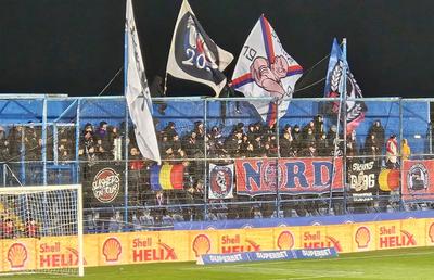 Incredibil cum au reușit ultrașii FCSB să bage un banner la meciul cu Farul: „Lasă-i... decât să rupă scaunele”