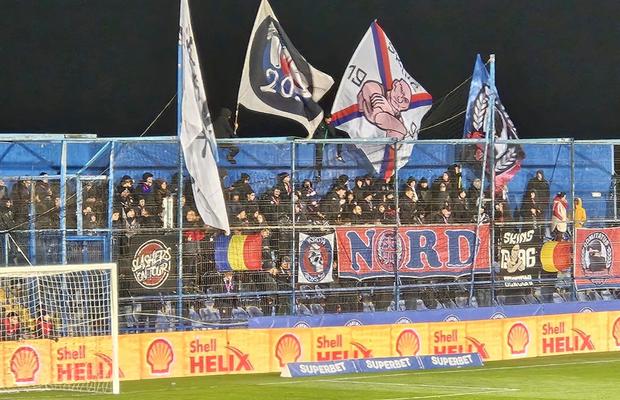 Incredibil cum au reușit ultrașii FCSB să bage un banner la meciul cu Farul: „Lasă-i... decât să rupă scaunele”