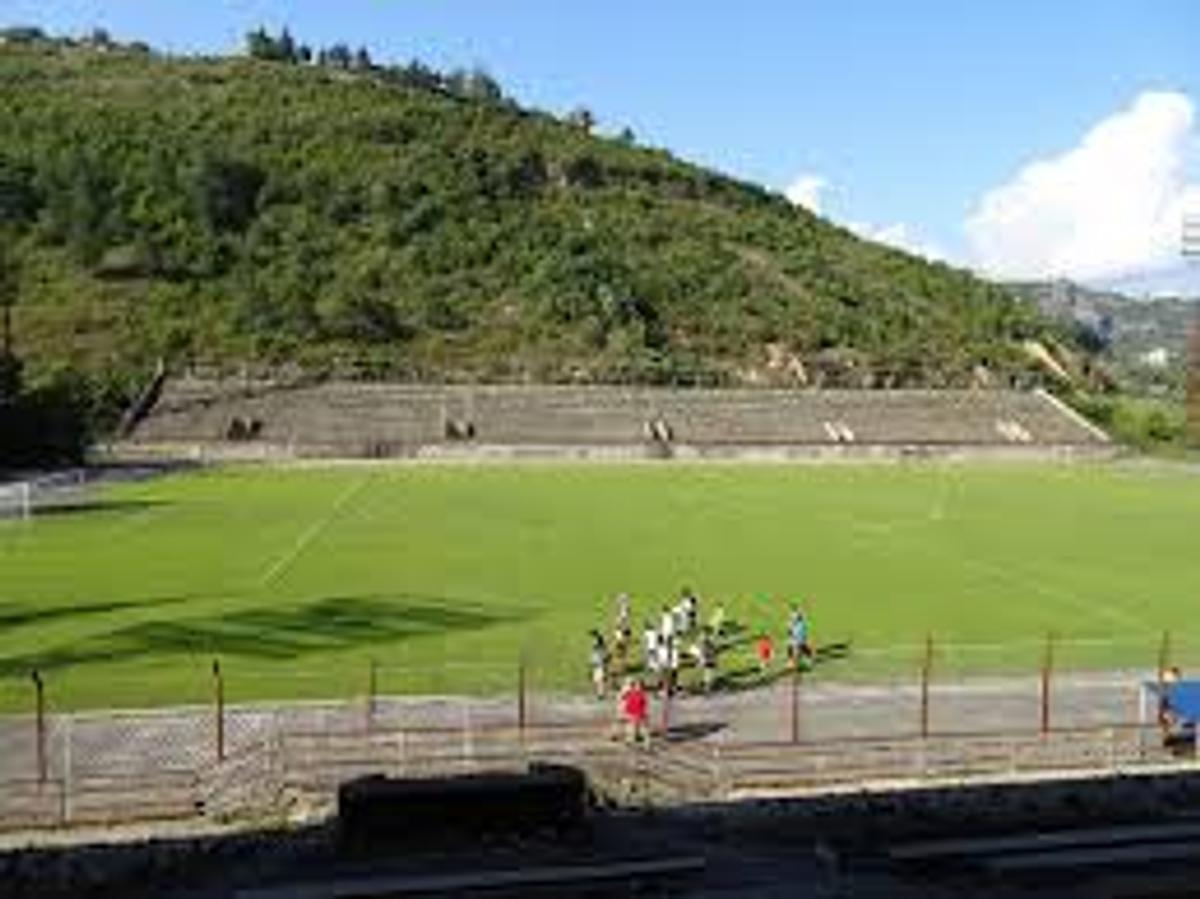 „Apocalipsa lumii fotbalului” » S-au speriat când au intrat pe cel mai terifiant stadion din lume. Încă se joacă meciuri aici