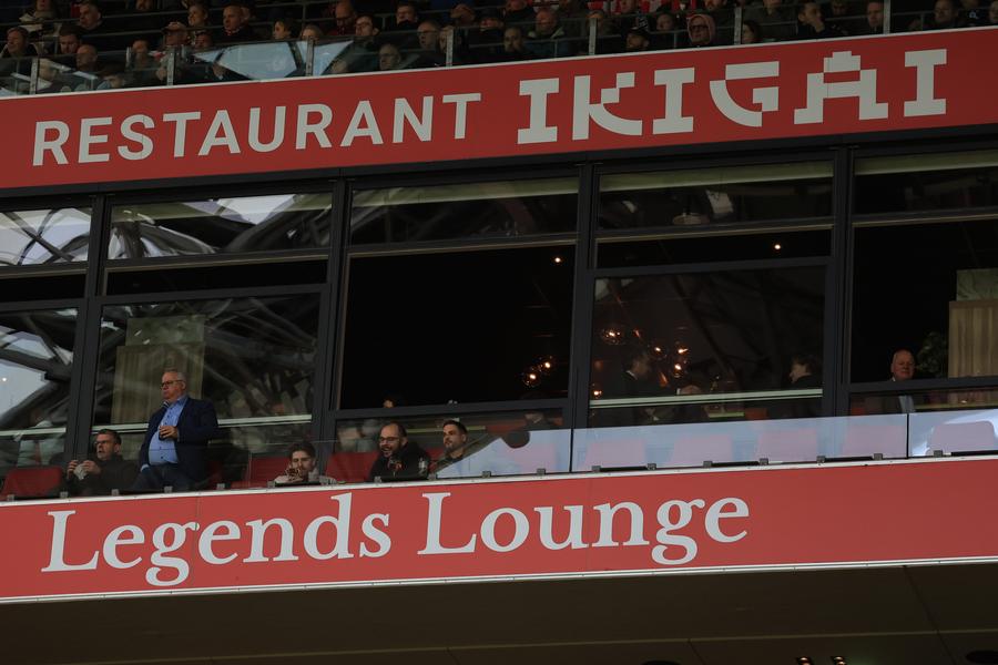 Imagini de la meciul PSV - Volendam 3-0 FOTO: Ionuţ Iordache (GSP) Detaliile care sparg tiparele într-o zi de meci pe stadionul bogaților din Eindhoven » Strict interzis, dar prezent peste tot! Ținute de gală și un eveniment istoric