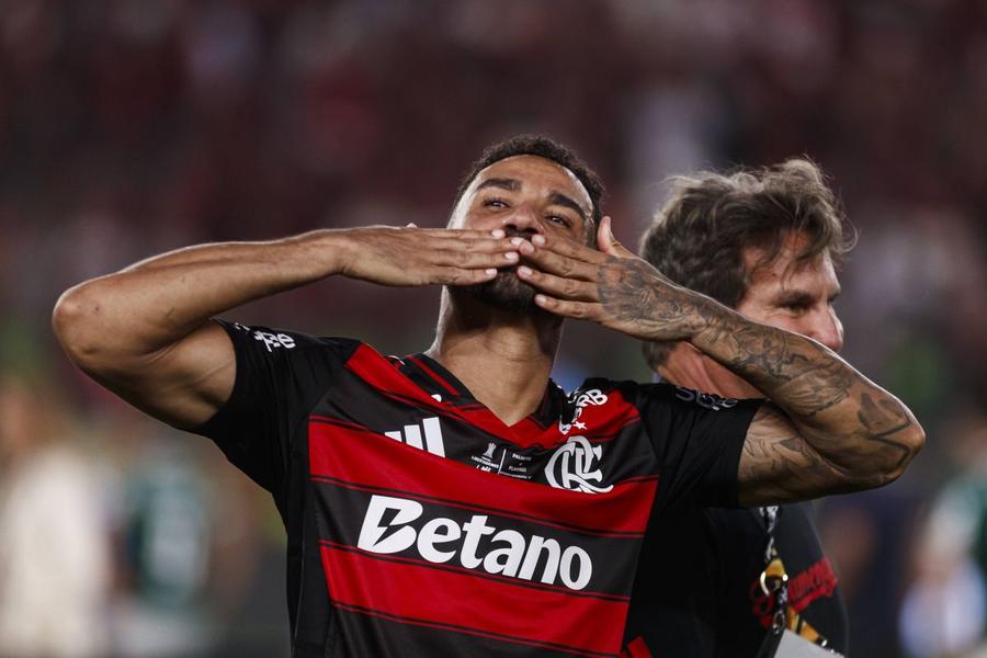 Danilo / Foto: Imago Images Surpriză pe aeroportul din Rio de Janeiro » Câți jucători s-au întors după eliminarea din „optimile” Mondialului!