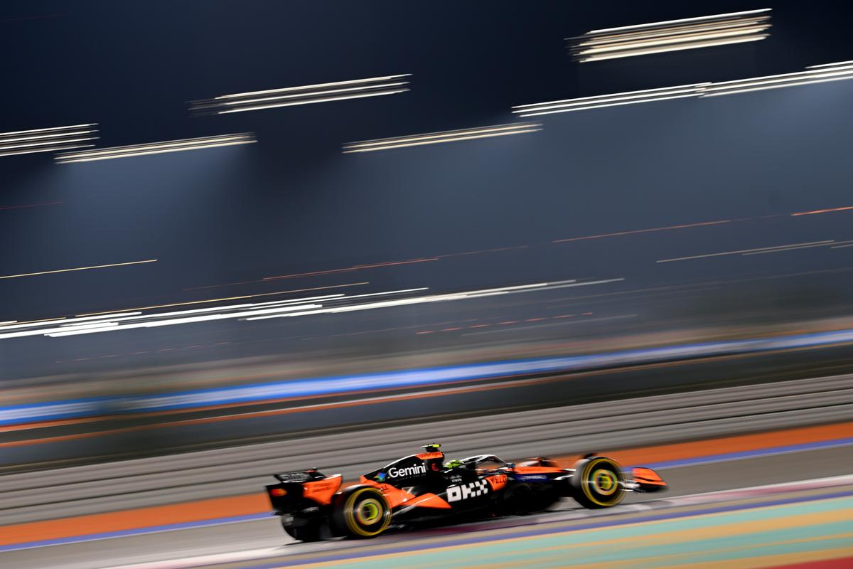 Max Verstappen câștigă în Qatar și duce lupta la titlu în ULTIMA etapă! Mutarea care i-a dat mat lui McLaren