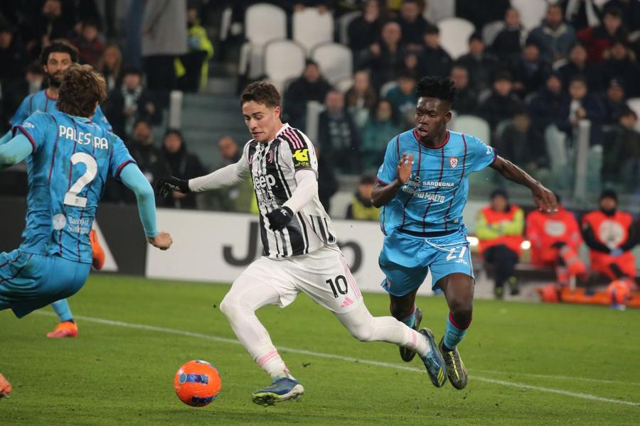 Kenan Yildiz a făcut diferența în meciul Juventus - Cagliari, marcând ambele goluri ale bianconerilor / Foto: Imago Kenan Yildiz, în pericol pentru Mondial! » Decarul s-a accidentat și ratează derby-ul + Cât ar putea absenta