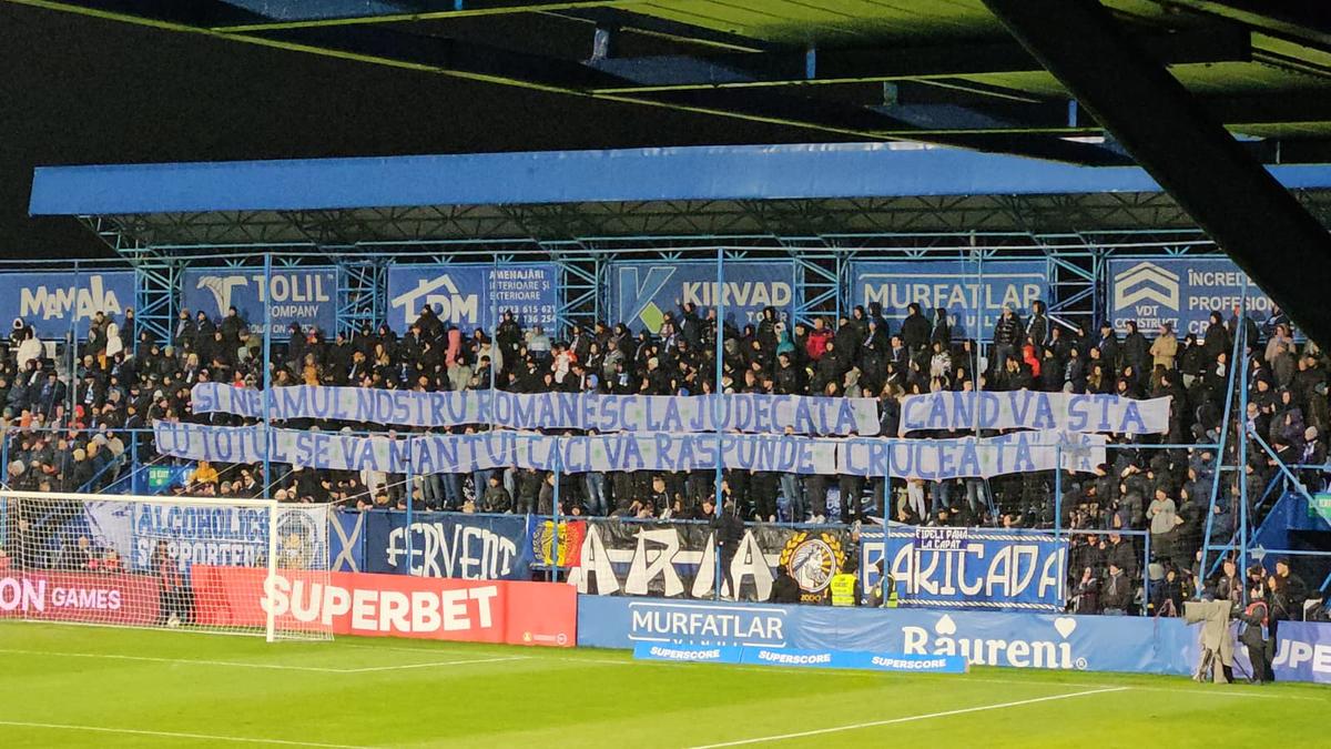 Incredibil cum au reușit ultrașii FCSB să bage un banner la meciul cu Farul: „Lasă-i... decât să rupă scaunele”