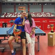 Larisa Iordache și Cristian, soțul ei, părinți ai unei fetițe/Foto: Instagram (Larisa Iordache)