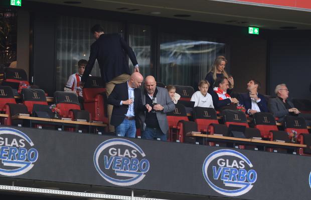 Detaliile care sparg tiparele într-o zi de meci pe stadionul bogaților din Eindhoven » Strict interzis, dar prezent peste tot! Ținute de gală și un eveniment istoric