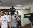VIDEO+FOTO Bișniță, băutură și manele » Vedetele din Las Fierbinți, fotbaliști pentru o zi! Imagini de colecție cu Firicel și Giani