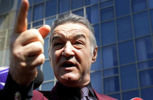 Gigi Becali este nemulțumit de modul în care Istvan Kovacs a condus derby-ul CFR Cluj - FCSB, scor 2-0, disputat pe 13 decembrie.