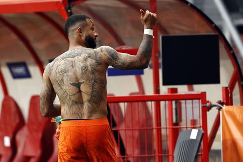Memphis Depay și tatuajul său de pe spate
Foto: Imago