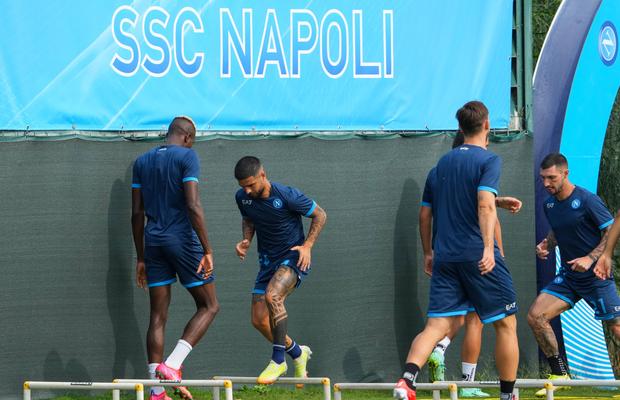 Un stelist e în Italia și se antrenează cu Napoli » Reacția oficială: „Sper să îl vedem cât mai des în echipa de start”